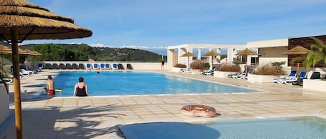 Piscine extérieure, piscine chauffée