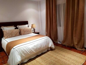 4 bedrooms, travel cot, free WiFi, bed sheets