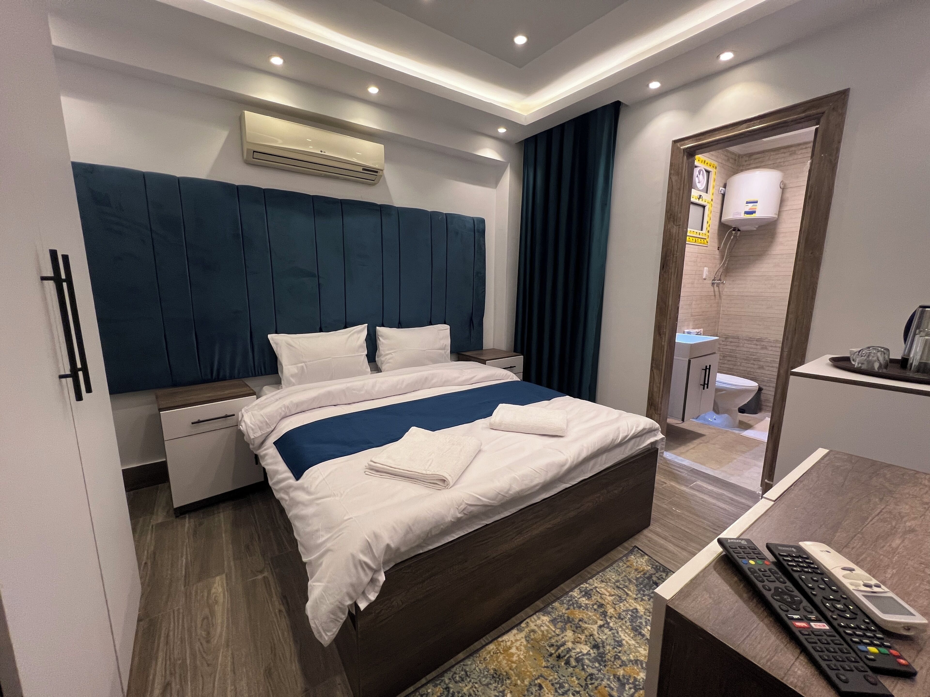 Premier Room | Egyptian cotton sheets, premium bedding, free minibar