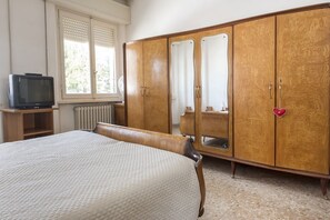 2 bedrooms, bed sheets