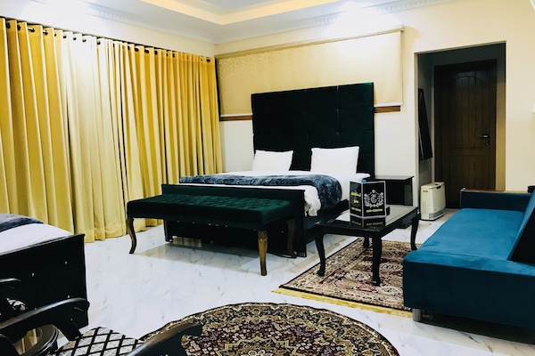 Premium bedding, laptop workspace, free WiFi, bed sheets