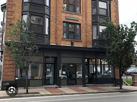 Exterior. Cozy 1BR Apt in the heart of Downtown