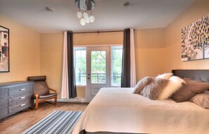 2 عدّة غرف نوم ومكتب ومكواة/لوح كي وسرير سفر