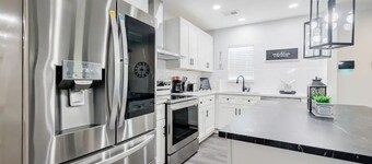 Atlanta's Hidden Gem: Modern 4BR/2BA House with Grill and Outdoor Space!