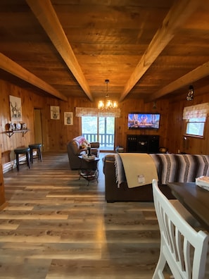 Smart TV, DVD player - Mountain Retreat (Sugar Grove)
