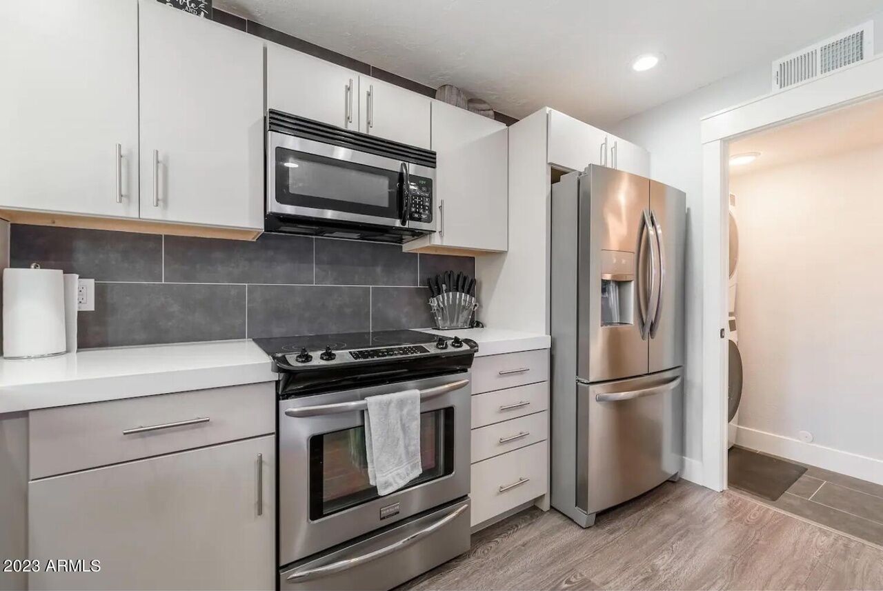 Beautiful Modern Condo Walking Distance to Old Town Scottsdale