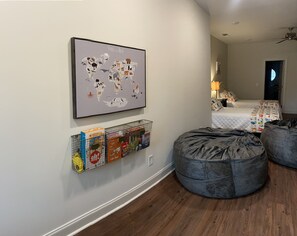 3 habitaciones, escritorio, tabla de planchar con plancha y wifi gratis 