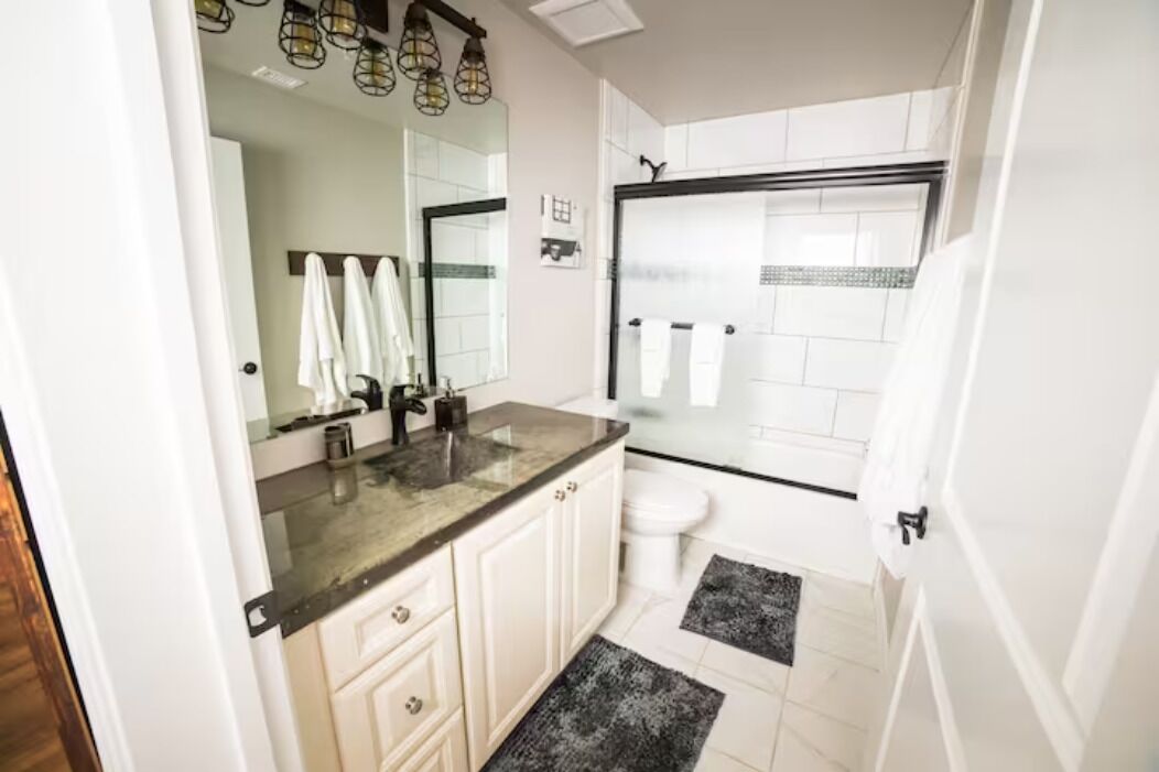 202 - The Lofts, by Flagtown, 1 bed,1bath 