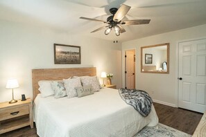 2 bedrooms, desk, iron/ironing board, free WiFi