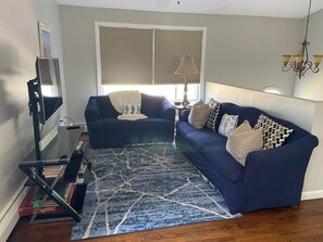 Smart TV - Walk to private community beach on Narrow River (Narragansett)
