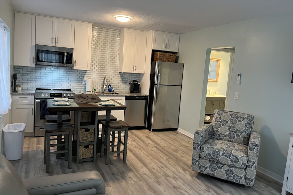 C. 100% fresh remodel w/new everything including just completed heated pool. 😎<br>