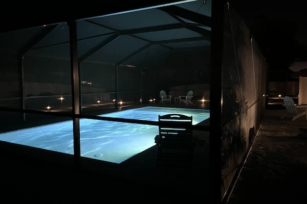 Piscina a l'aire lliure i piscina climatitzada