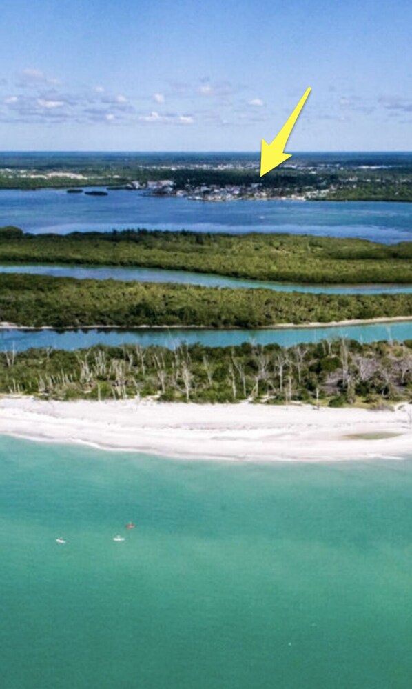 Sun loungers, beach towels - CLEAN,Great Location,Dockage Available,HEATED Pool, HUGE Back yard. Unit C (Englewood)