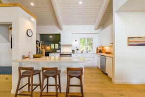 Microondas, horno, parrilla de estufa y lavavajillas 