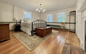 2 bedrooms, iron/ironing board, free WiFi, bed sheets - Reuben Dimond House, Renovated Historic Farmhouse in the Capital, Concord, NH. (Concord)