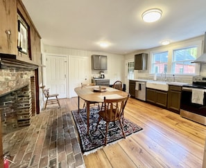 Fridge, microwave, oven, stovetop - Reuben Dimond House, Renovated Historic Farmhouse in the Capital, Concord, NH. (Concord)