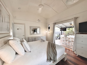Family House | 3 bedrooms, premium bedding, pillowtop beds, individually decorated - Sweet Creek Cottage, Palm Cove (Palm Cove)