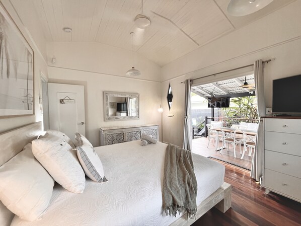 Family House | 3 bedrooms, premium bedding, pillowtop beds, individually decorated - Sweet Creek Cottage, Palm Cove (Palm Cove)