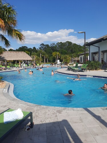 Close to animal kingdom, minutes to Disney springs, Magic Kingdom, close to park