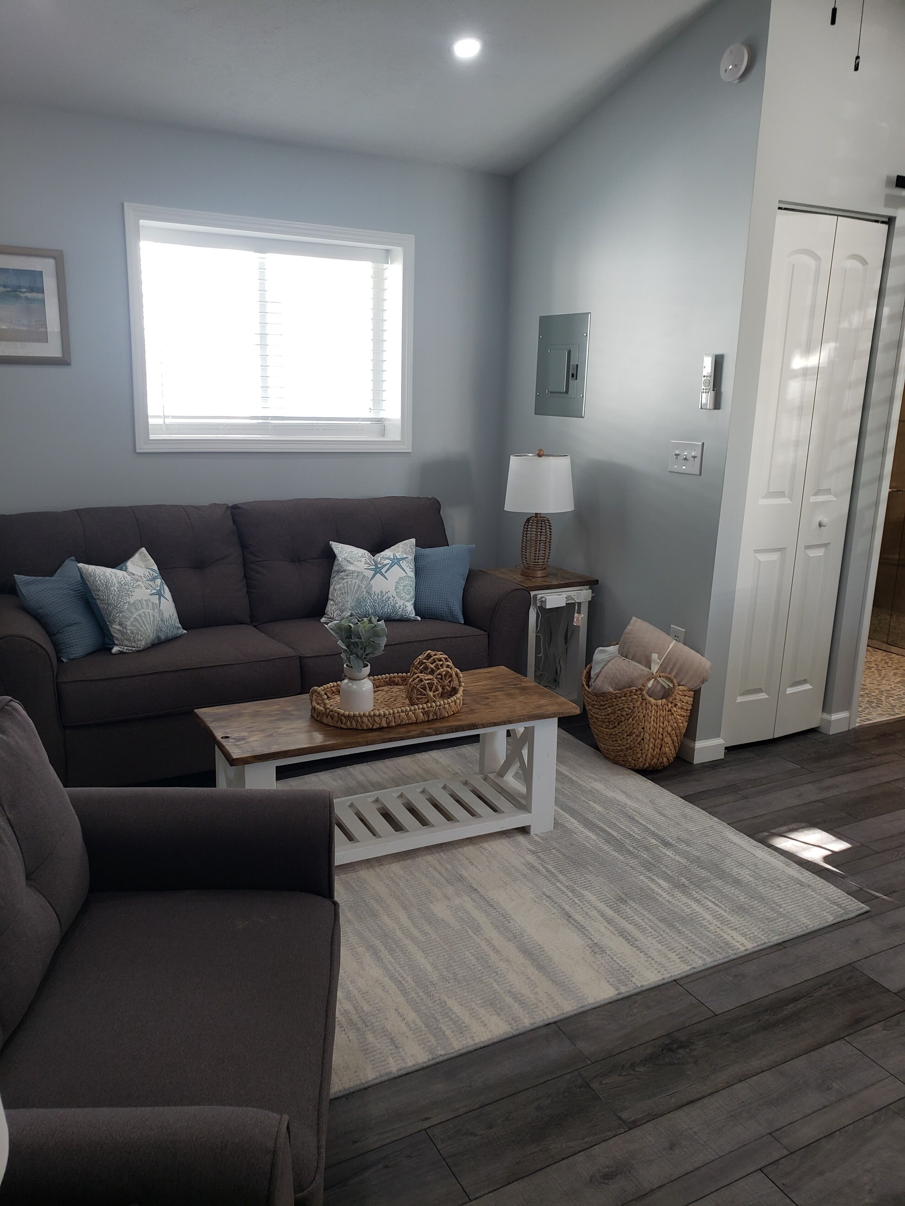 beautiful newly remodeled cottage - Walk to strip close to spire