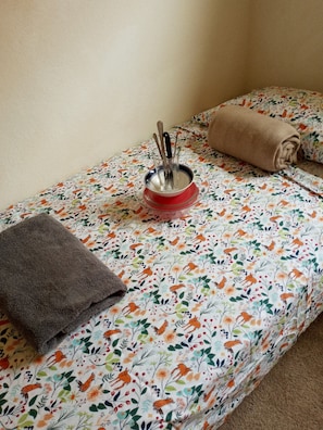 2 habitaciones, escritorio, wifi y ropa de cama