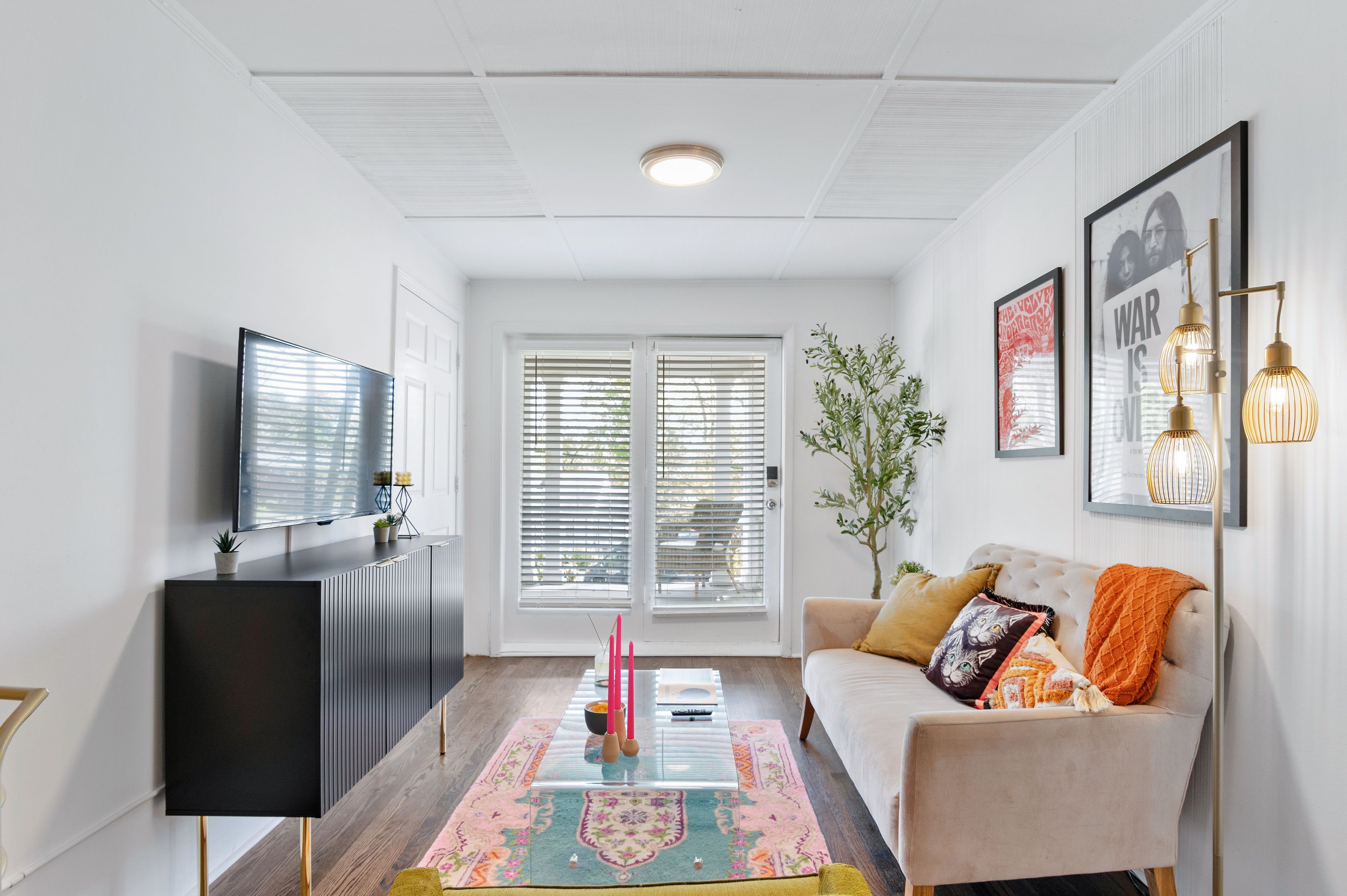 Artsy, Retro Private Unit: 6 min from Airport & close to Downtown