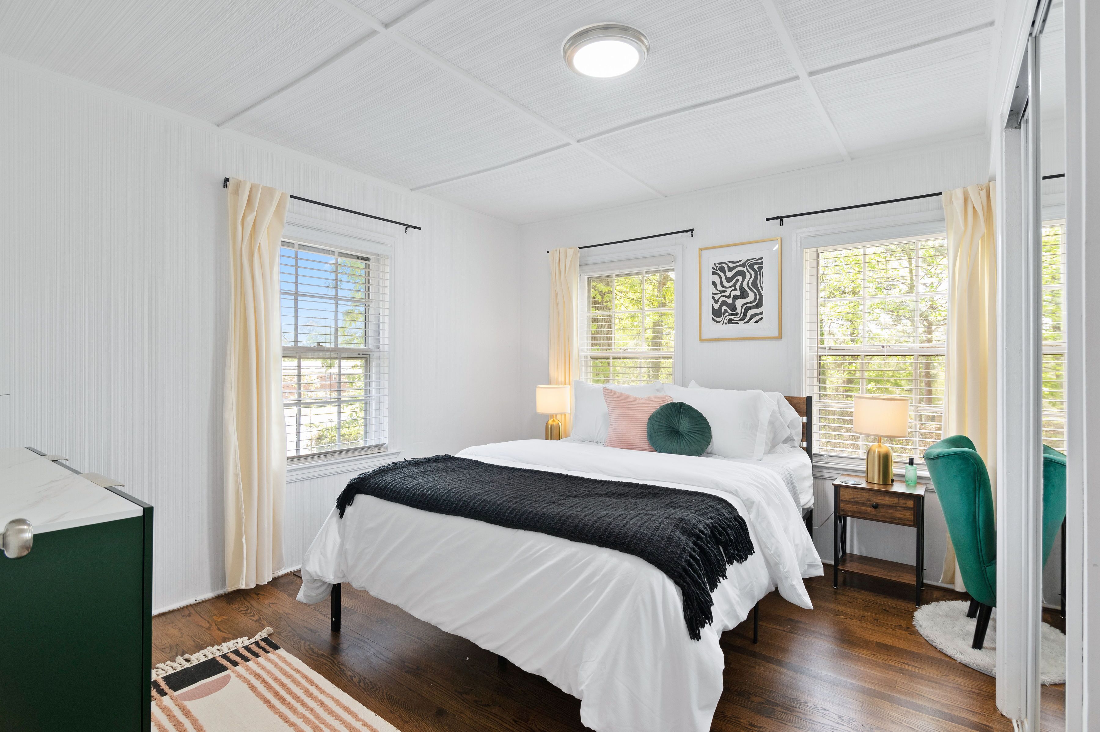 Artsy, Retro Private Unit: 6 min from Airport & close to Downtown