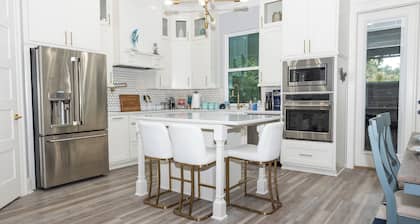 Luxurious house short walk to the beach!