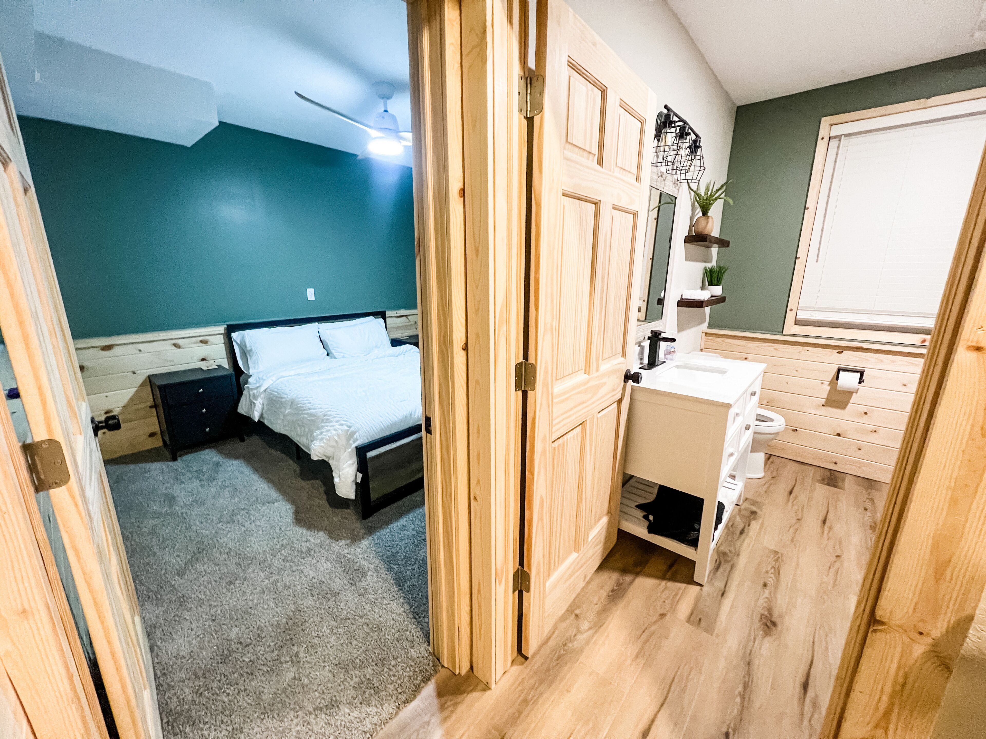 Pettibone Place - Entire Home Walking distance to Pettibone Lake with kayaks!