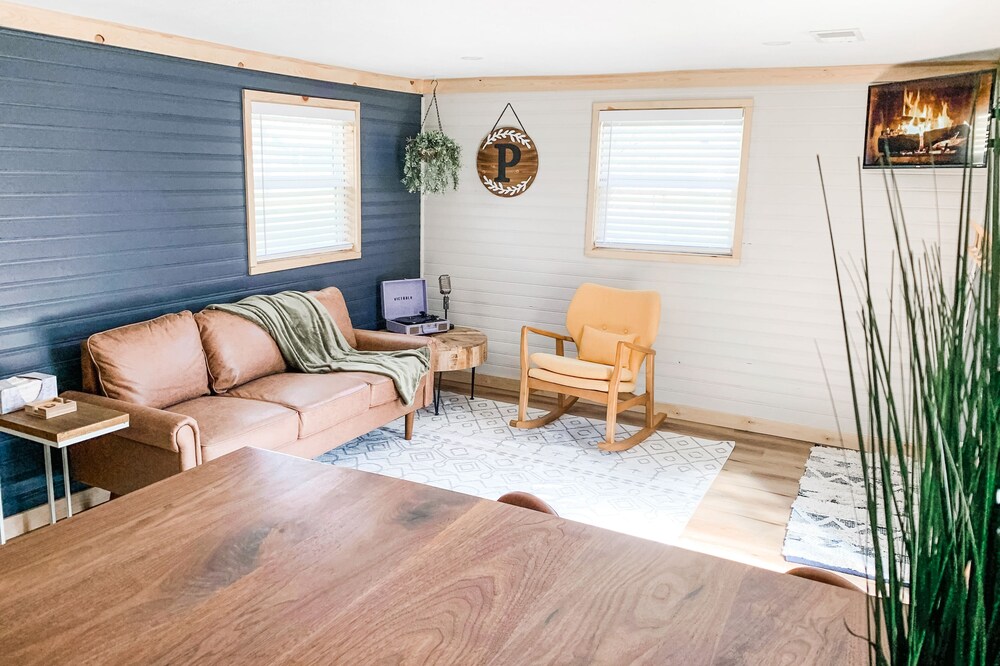Pettibone Place - Entire Home Walking distance to Pettibone Lake with kayaks!