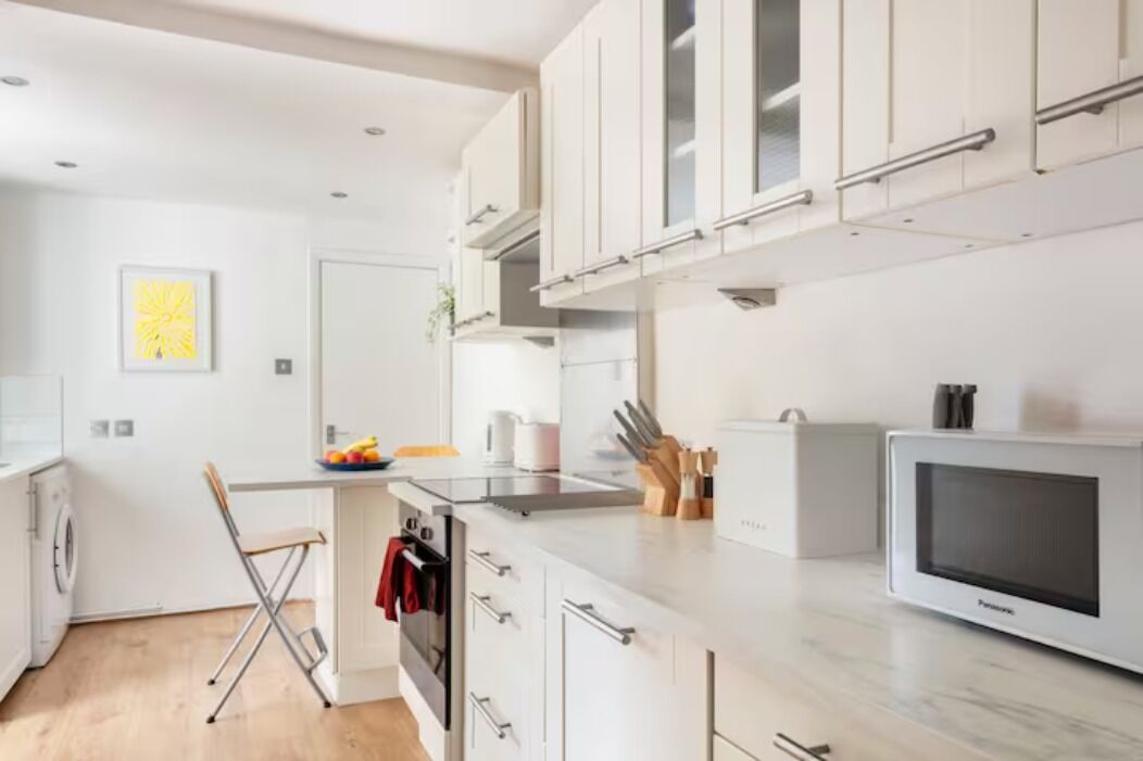 Bright and Spacious Garden Flat in Leafy Acton, 5 Minutes From the Underground