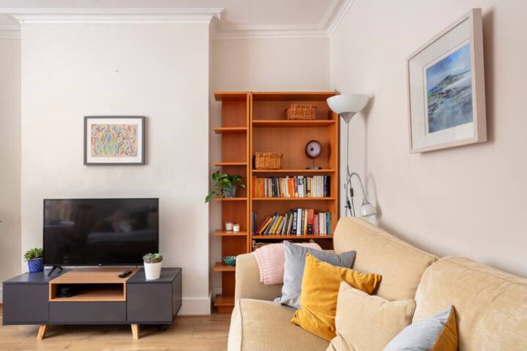 Bright and Spacious Garden Flat in Leafy Acton, 5 Minutes From the Underground