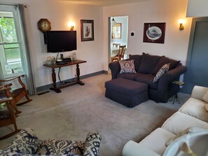 テレビ、DVD プレーヤー