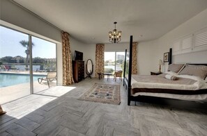 5 bedrooms, desk, iron/ironing board, travel cot