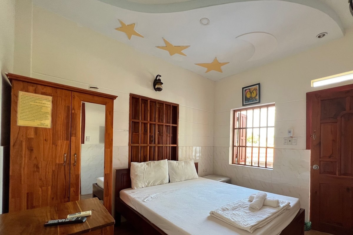 Standard Double Room | Desk, free WiFi