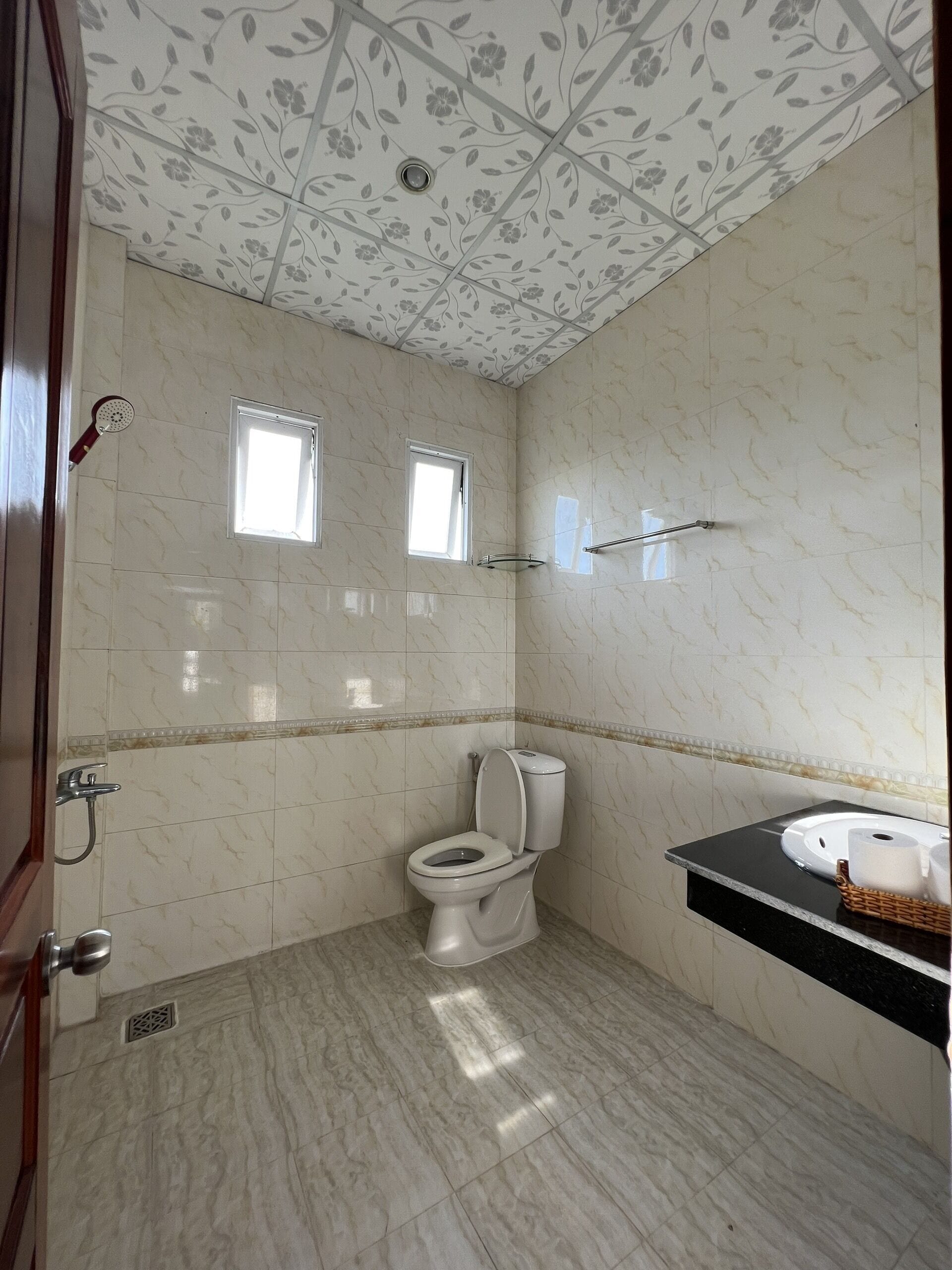 standard quadruple room | bathroom | free toiletries, slippers