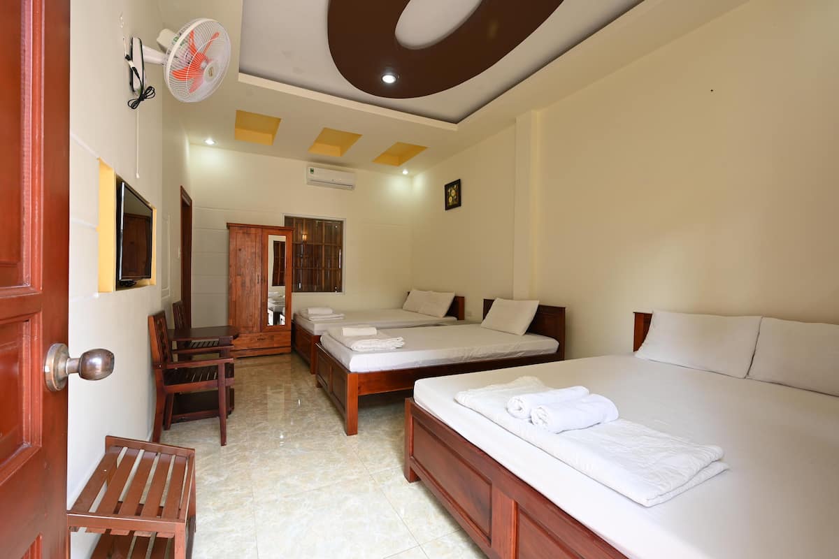 Standard Shared Dormitory | Desk, free WiFi