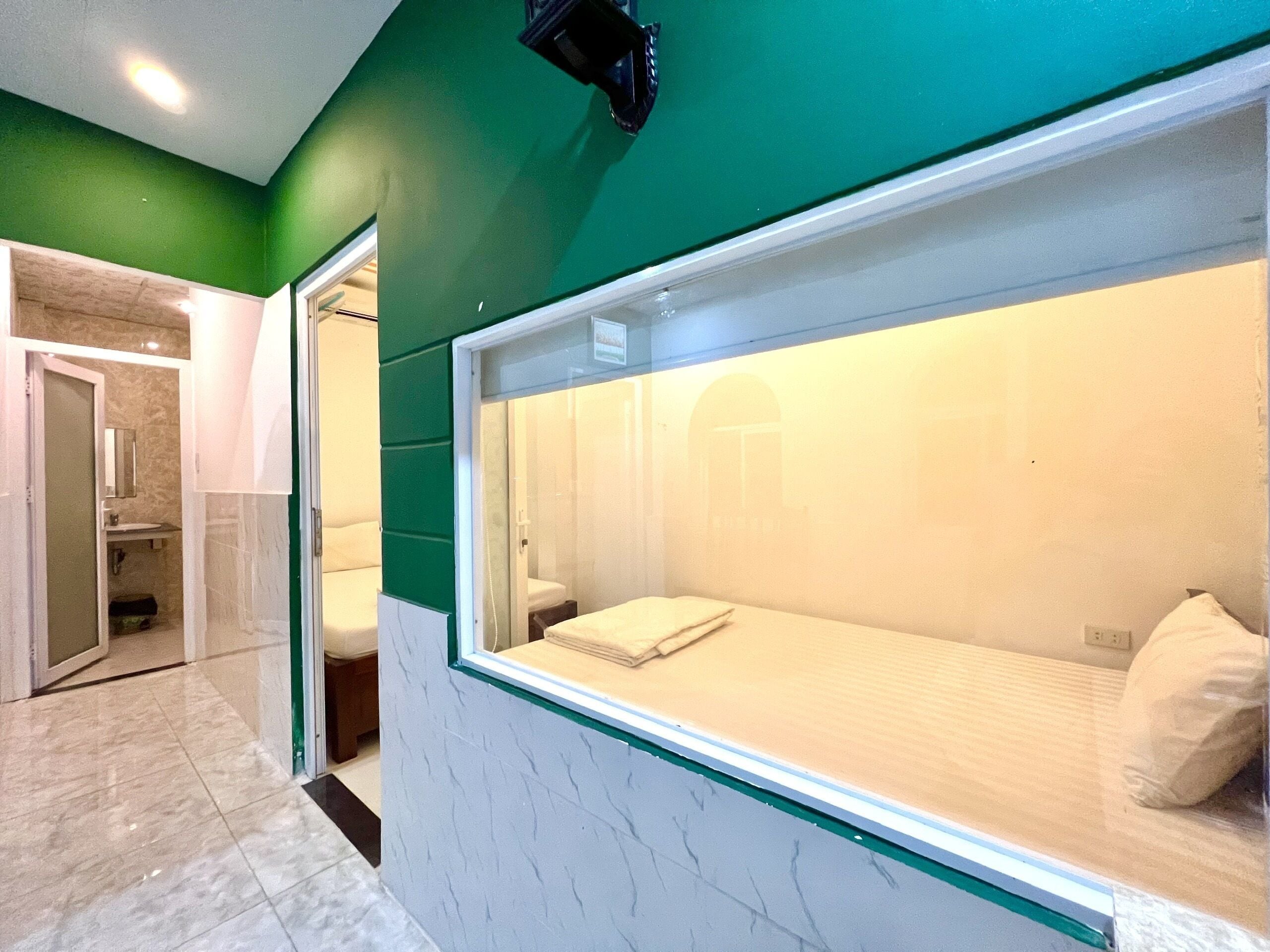 family room | desk, free wifi