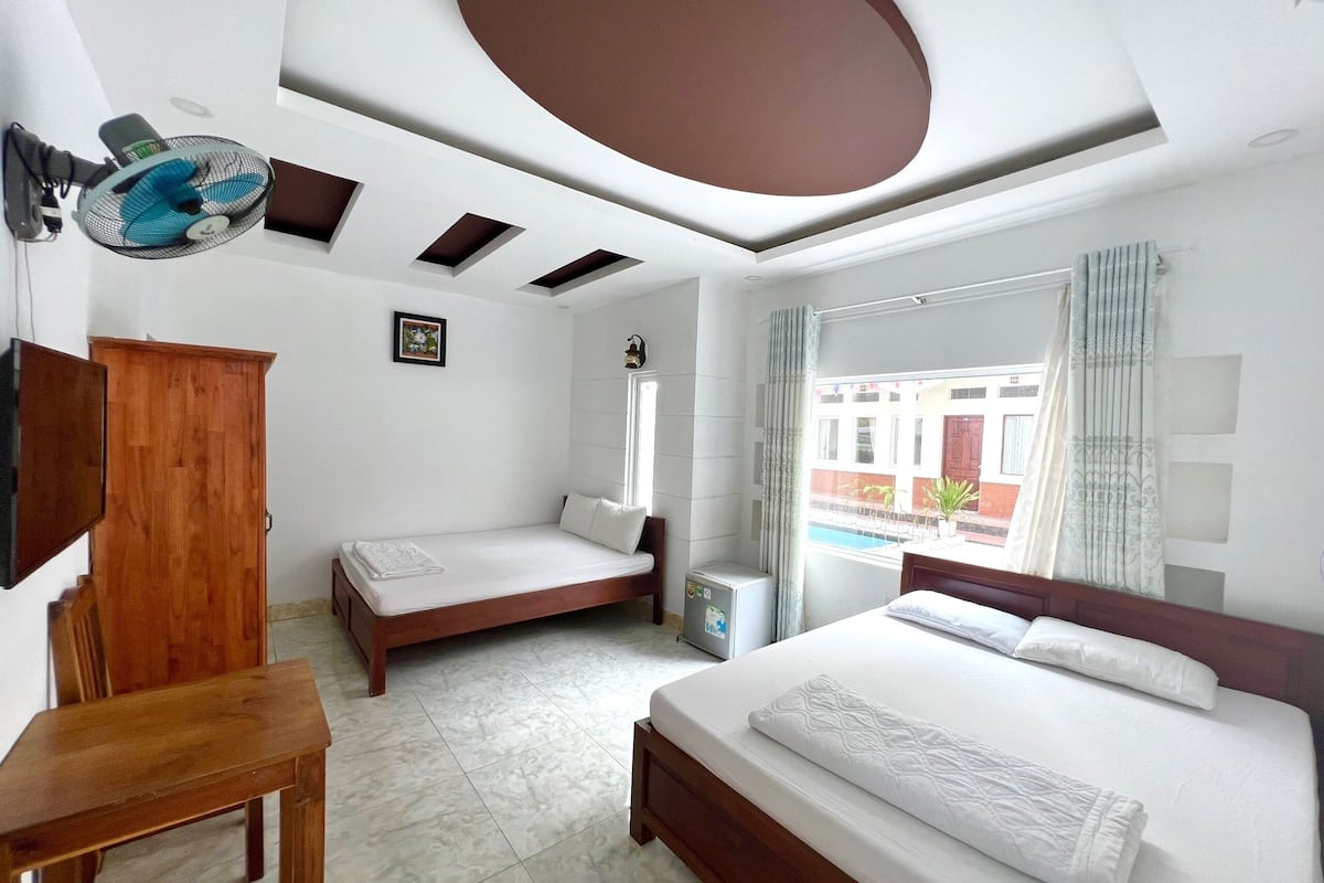 Panoramic Quadruple Room | Desk, free WiFi