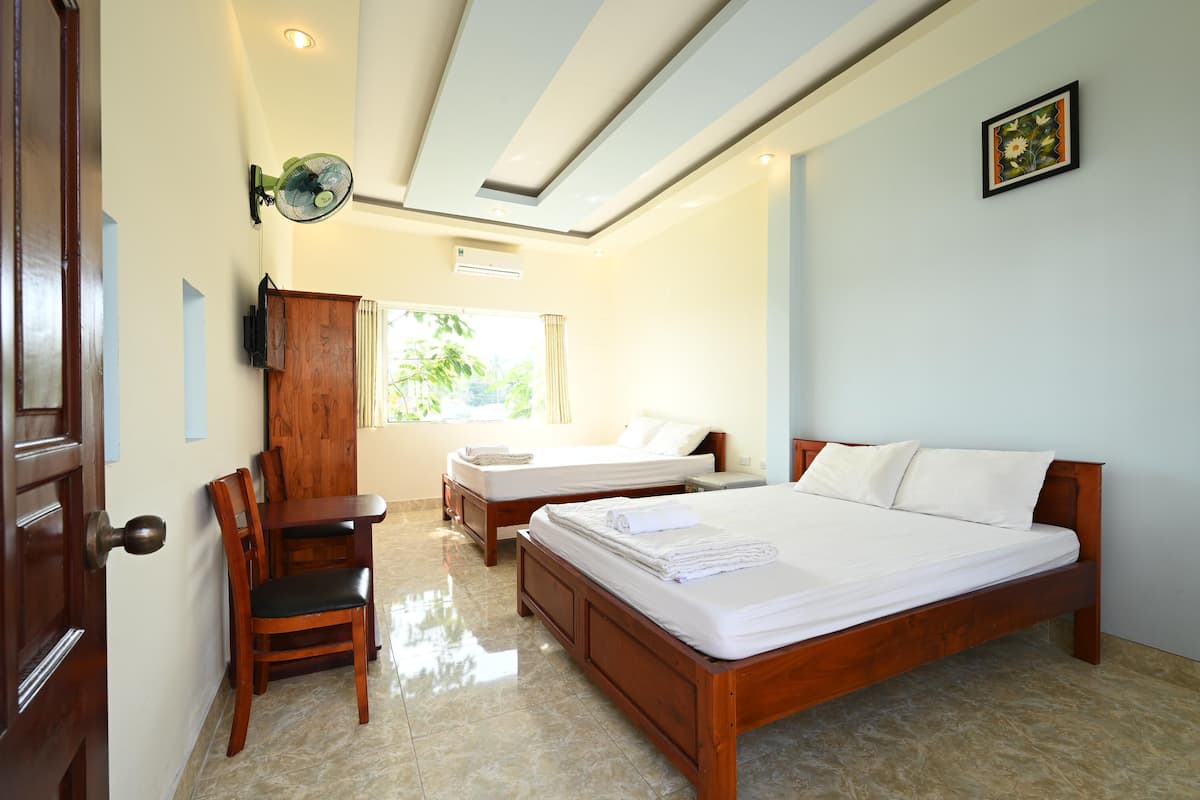 Superior Quadruple Room | Desk, free WiFi