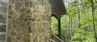 Cozy Love Shack: Rustic Log Cabin, Outdoor Living Room/Treehouse, & Fireplaces