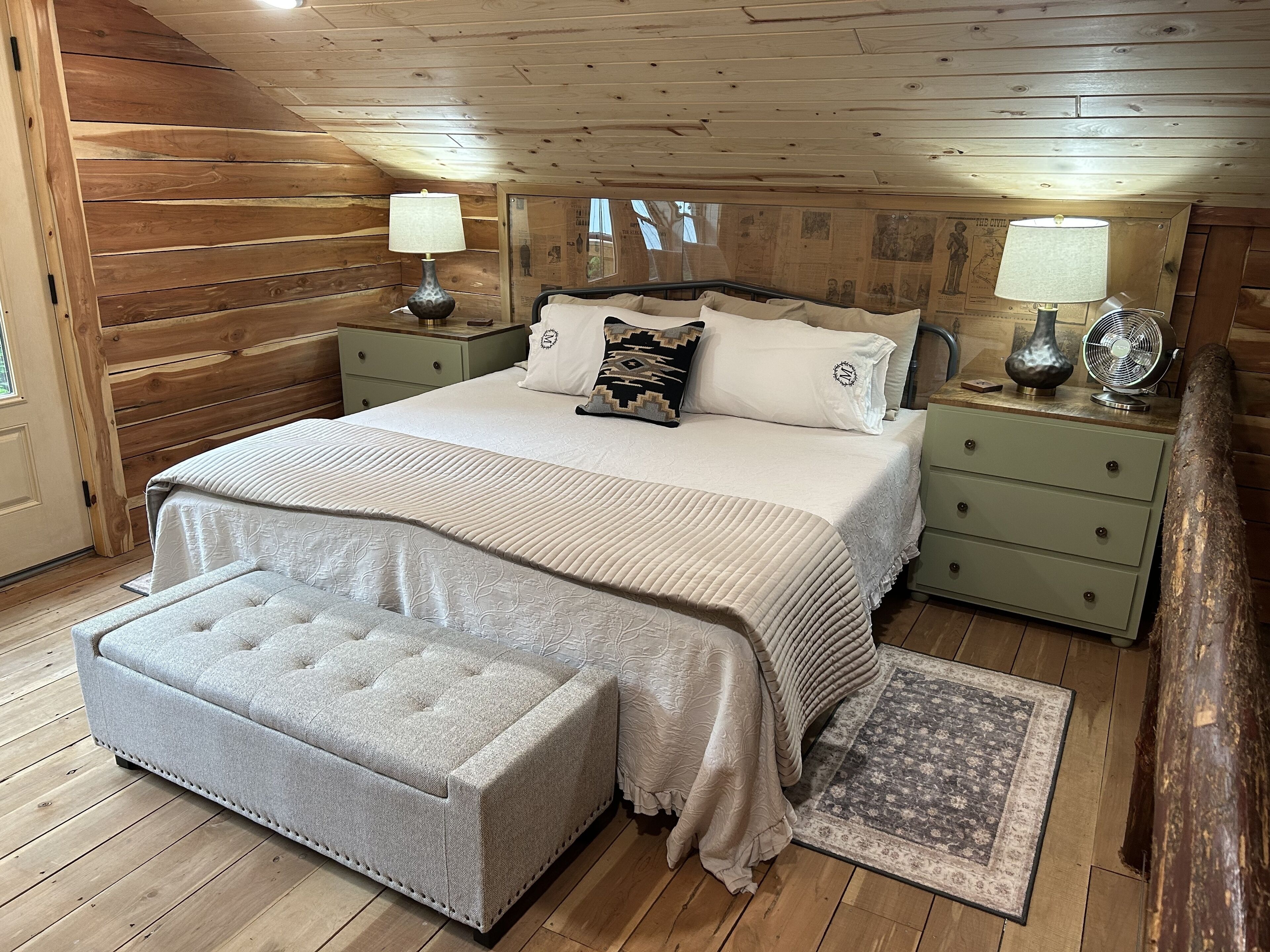 Cozy Love Shack: Rustic Log Cabin, Outdoor Living Room/Treehouse, & Fireplaces