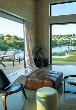 المنشأة من الداخل