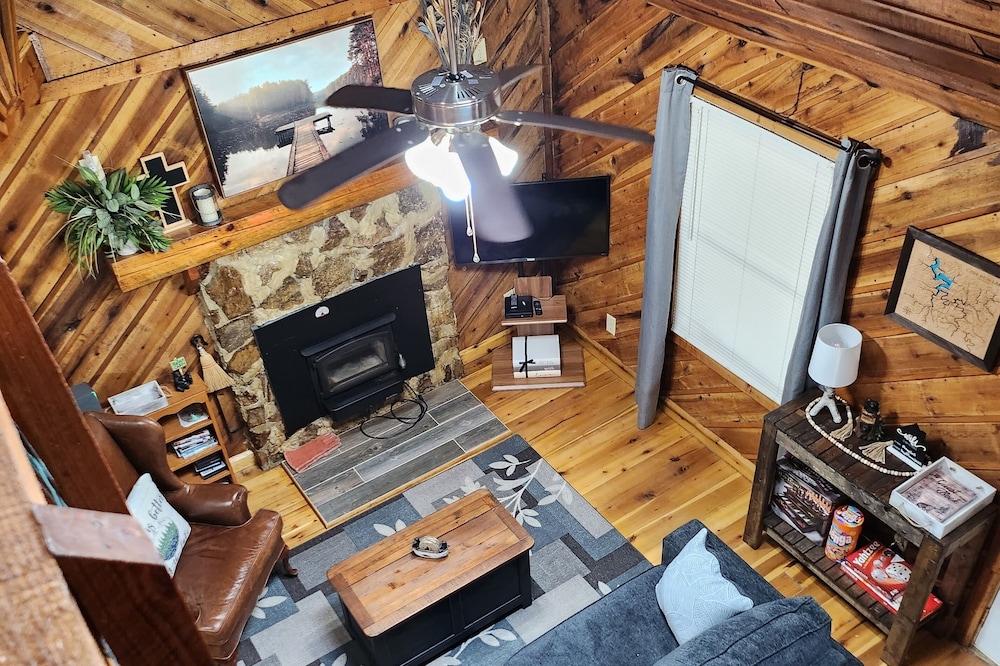 Cabin at Cave Run Lake / Red River Gorge