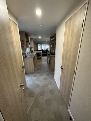 المنشأة من الداخل