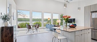 A Modern Lakeview Retreat