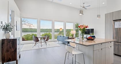 A Modern Lakeview Retreat