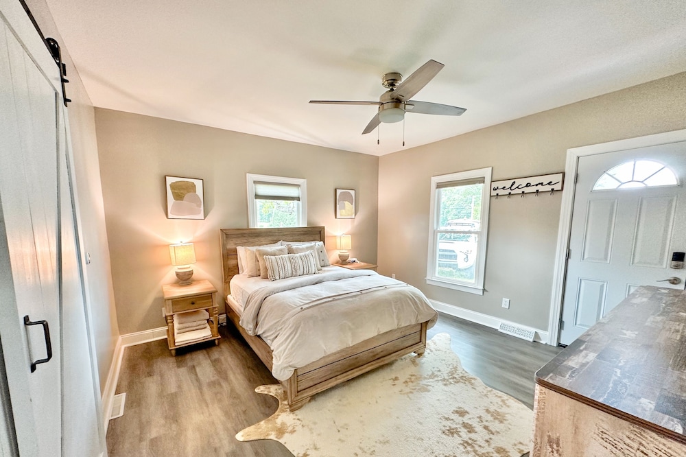 Modern Farmhouse Cottage on 45 acres~