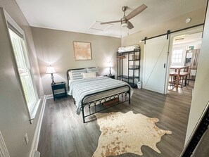 2 bedrooms, iron/ironing board, WiFi, bed sheets