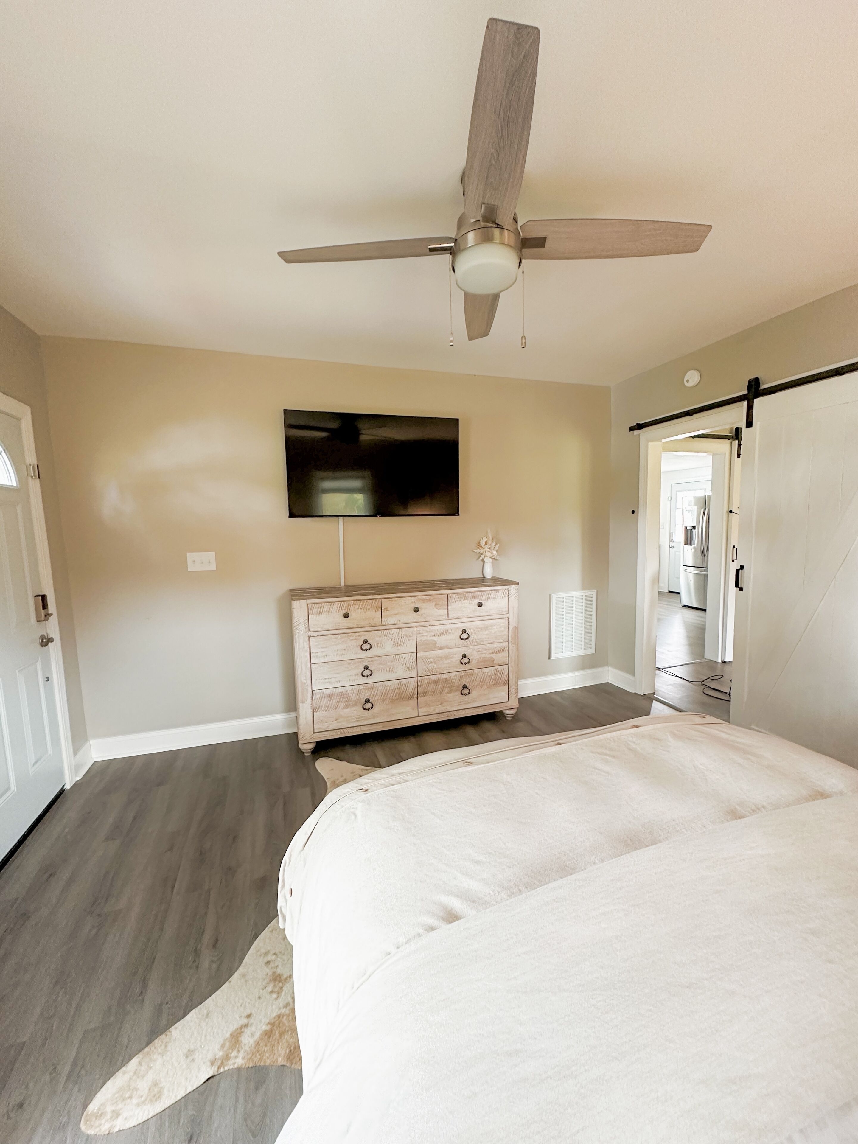 2 bedrooms, iron/ironing board, WiFi, bed sheets